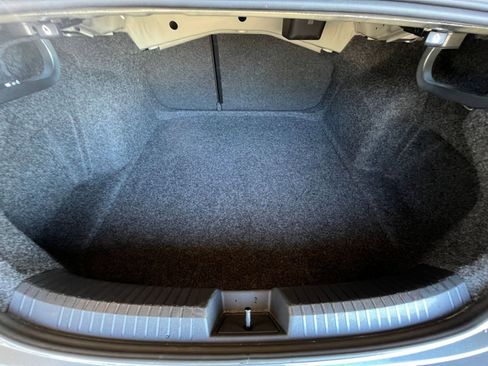 Used 2025 Volkswagen Jetta SE image 31