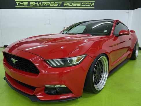 Used 2017 Ford Mustang Coupe image 5