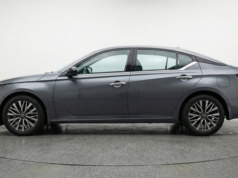 Used 2025 Nissan Altima 2.5 SV image 5