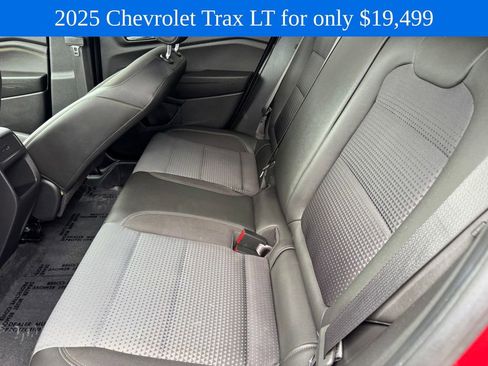 Used 2025 Chevrolet Trax LT FWD image 13