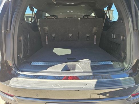 Used 2025 Chevrolet Suburban Z71 image 24