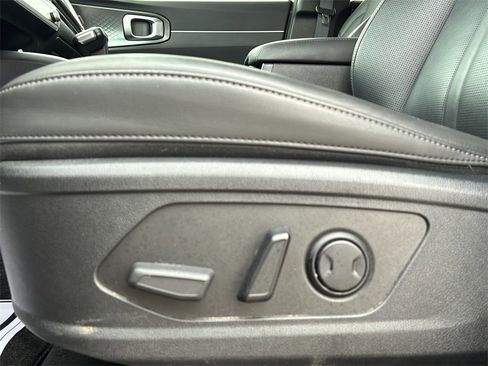 Certified 2025 Kia Sorento EX image 23