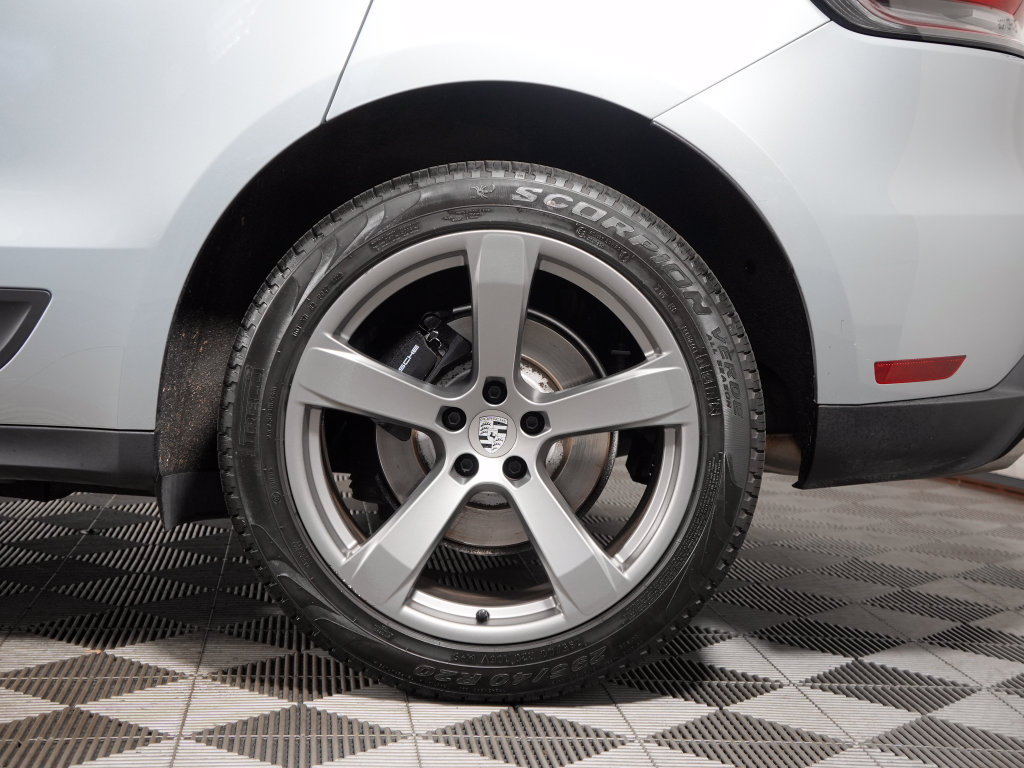 Certified 2023 Porsche Macan Turbo AWD/4WD image 14
