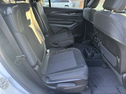 New 2025 Jeep Grand Cherokee L Laredo image 15
