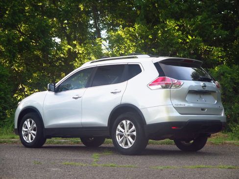 Used 2016 Nissan Rogue SV w/ SV Premium Package AWD/4WD image 3