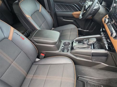 Used 2024 GMC Canyon AT4 w/ Technology Package image 11