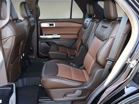 Used 2021 Ford Explorer King Ranch w/ Premium Technology Package image 12