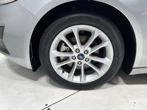 Used 2020 Ford Fusion SE FWD image 6