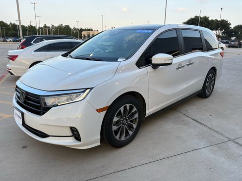 Certified 2024 Honda Odyssey EX-L image 4
