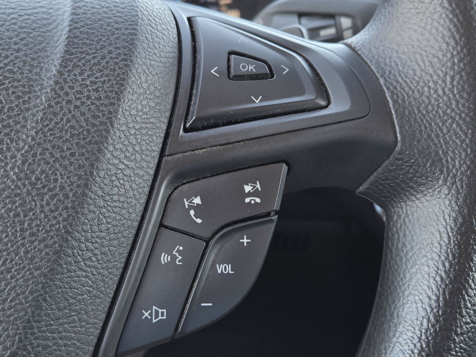 Used 2018 Ford Edge SE FWD image 21