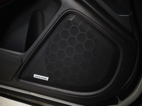 Used 2021 Subaru Outback Touring XT image 29