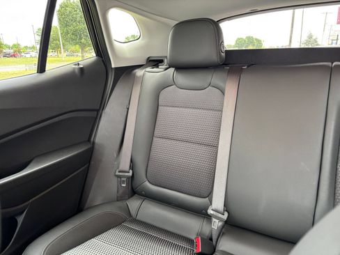 Used 2025 Chevrolet Trax LT FWD image 38