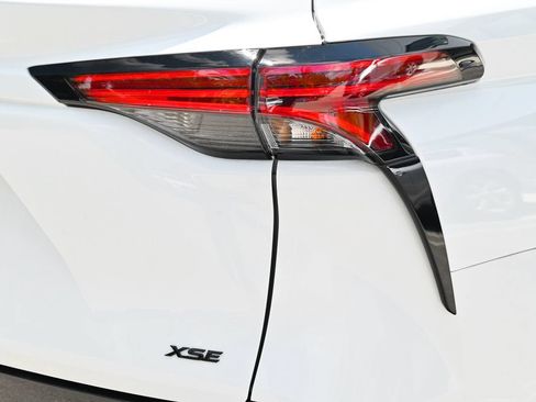 Used 2025 Toyota Sienna XSE FWD image 8