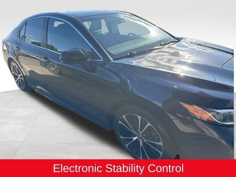 Used 2020 Toyota Camry SE image 6