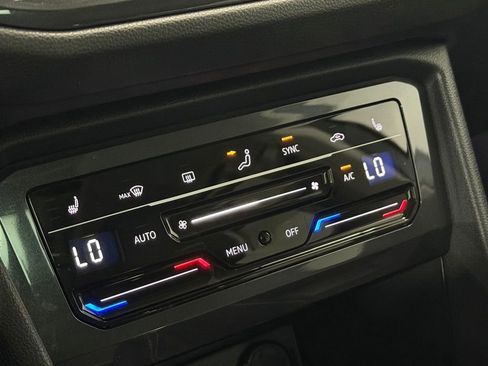 Used 2022 Volkswagen Tiguan SE w/ Panoramic Sunroof Package image 21