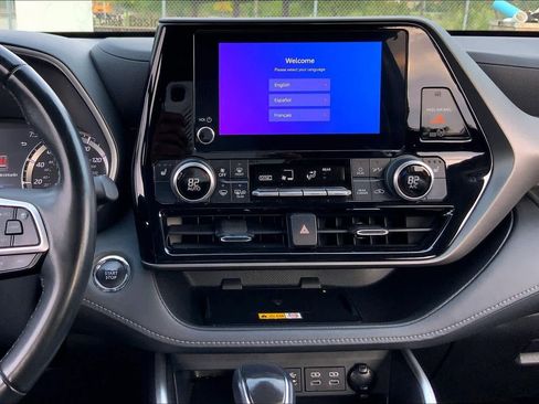 Used 2023 Toyota Highlander XLE image 7