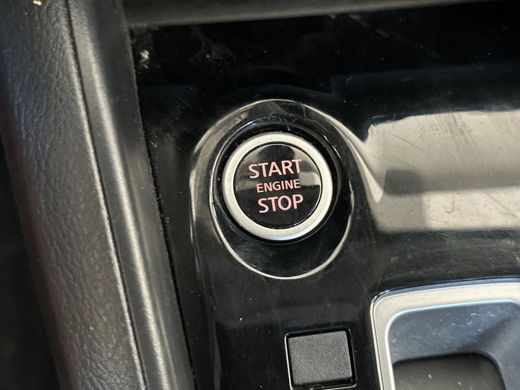 Used 2025 Nissan Versa SV FWD image 20