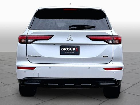 Used 2024 Mitsubishi Outlander SE Black Edition FWD image 5