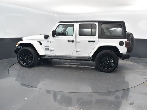 Used 2023 Jeep Wrangler Unlimited Sahara image 9