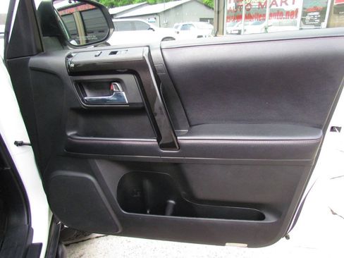 Used 2019 Toyota 4Runner TRD Off-Road Premium AWD/4WD image 19