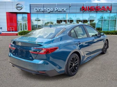 Used 2025 Toyota Camry SE w/ Convenience Package FWD image 2