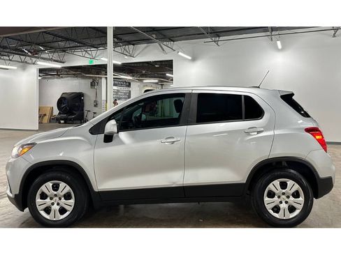 Used 2018 Chevrolet Trax LS FWD image 8