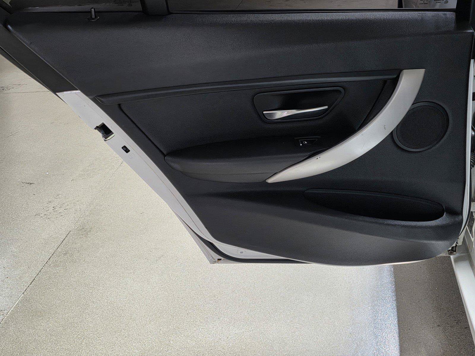 Used 2016 BMW 320i Sedan RWD image 7
