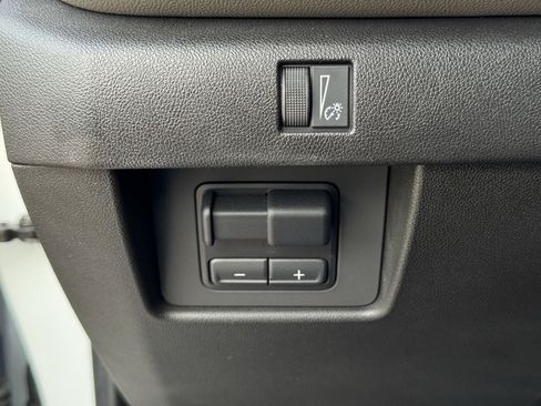Used 2025 Chevrolet Colorado ZR2 w/ Technology Package AWD/4WD image 21