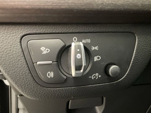 Used 2023 Audi Q5 2.0T Premium w/ Convenience Package image 15