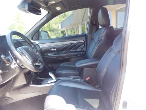 Used 2022 Mitsubishi Outlander SEL image 13