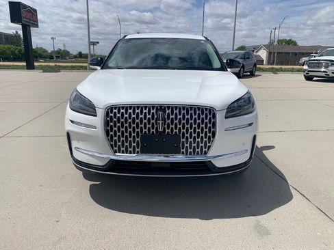 Used 2025 Lincoln Corsair AWD w/ Equipment Group 101A image 4