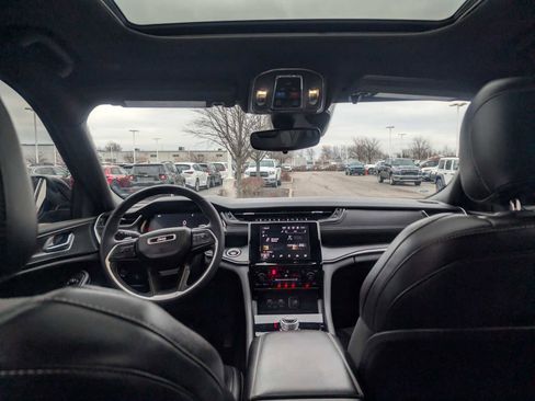 Used 2024 Jeep Grand Cherokee L Altitude image 26