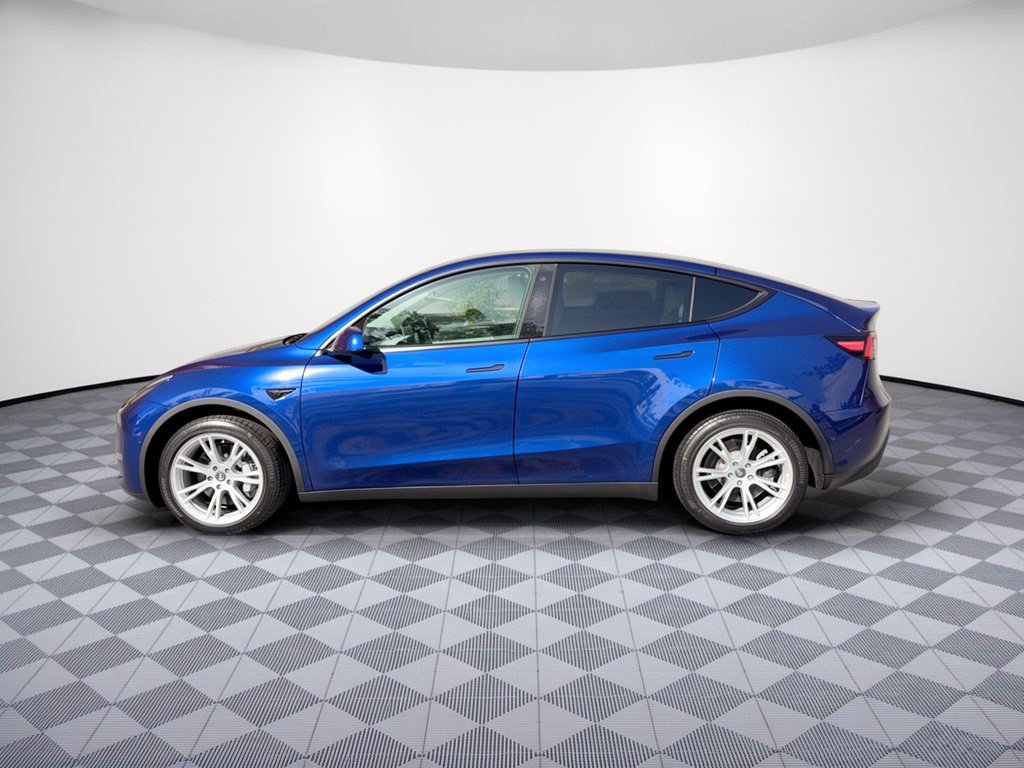Used 2022 Tesla Model Y Long Range AWD/4WD image 2