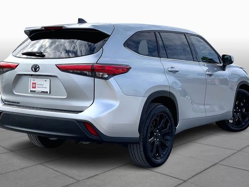 Used 2022 Toyota Highlander L image 12
