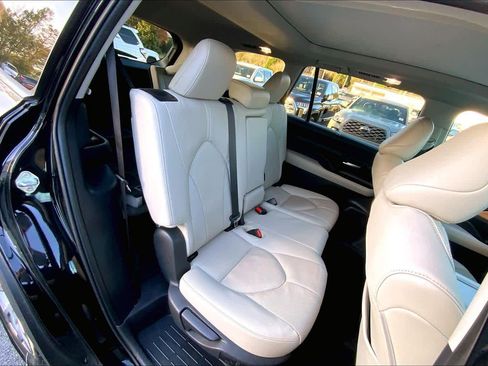 Used 2024 Toyota Grand Highlander Limited image 19