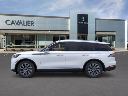 Used 2025 Lincoln Aviator AWD image 3