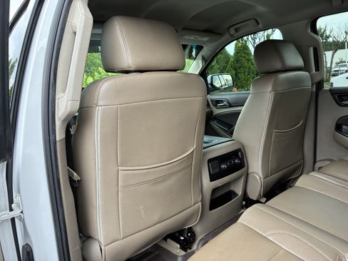 Used 2019 Chevrolet Tahoe LS w/ All-Season Package RWD image 15