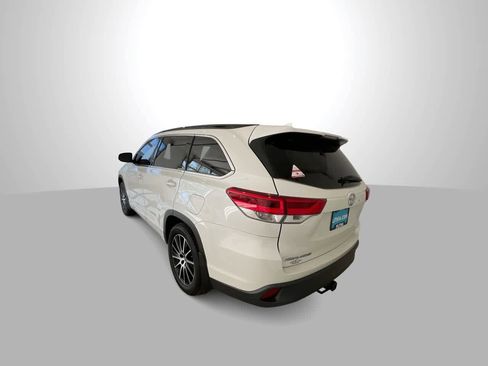 Used 2017 Toyota Highlander SE w/ Carpet Mat Package AWD/4WD image 6