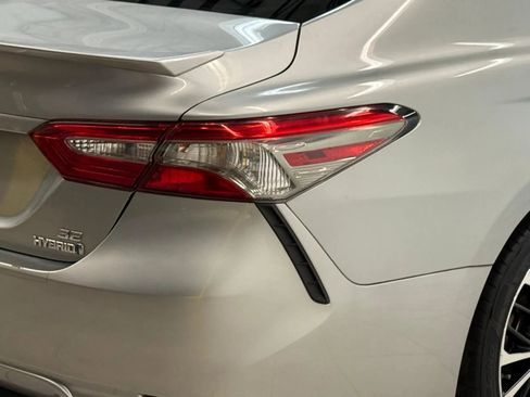 Used 2018 Toyota Camry SE image 12