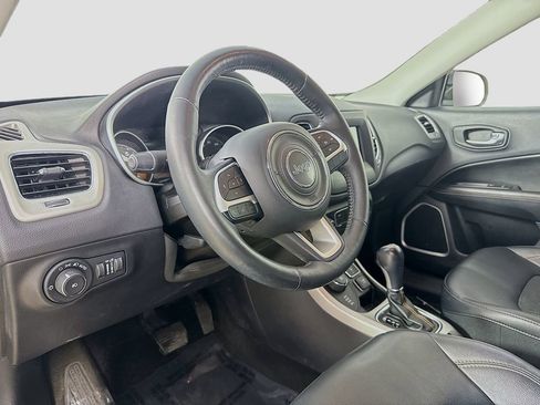 Used 2019 Jeep Compass Latitude w/ Popular Equipment Group AWD/4WD image 10