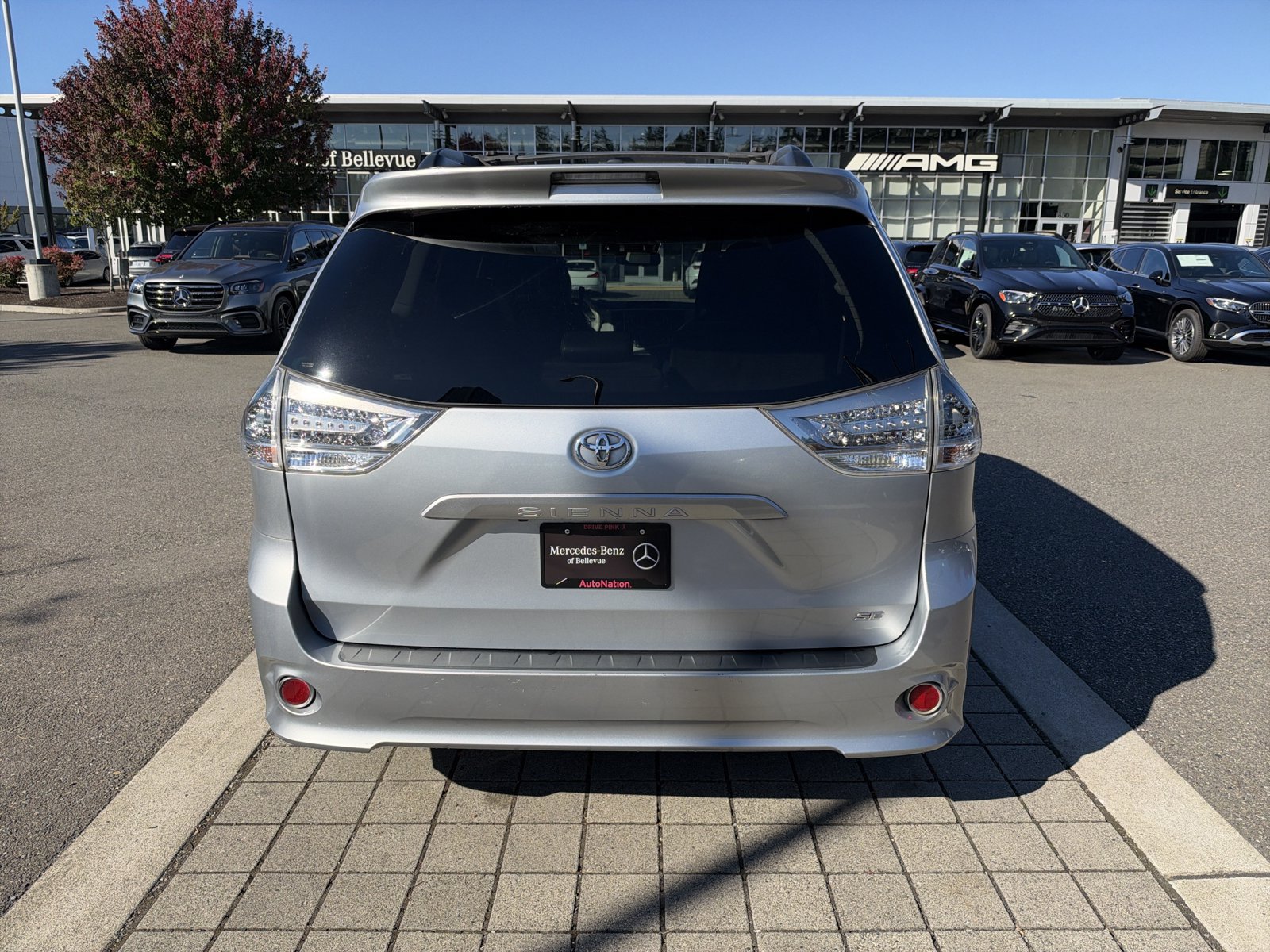 Used 2014 Toyota Sienna SE FWD image 6