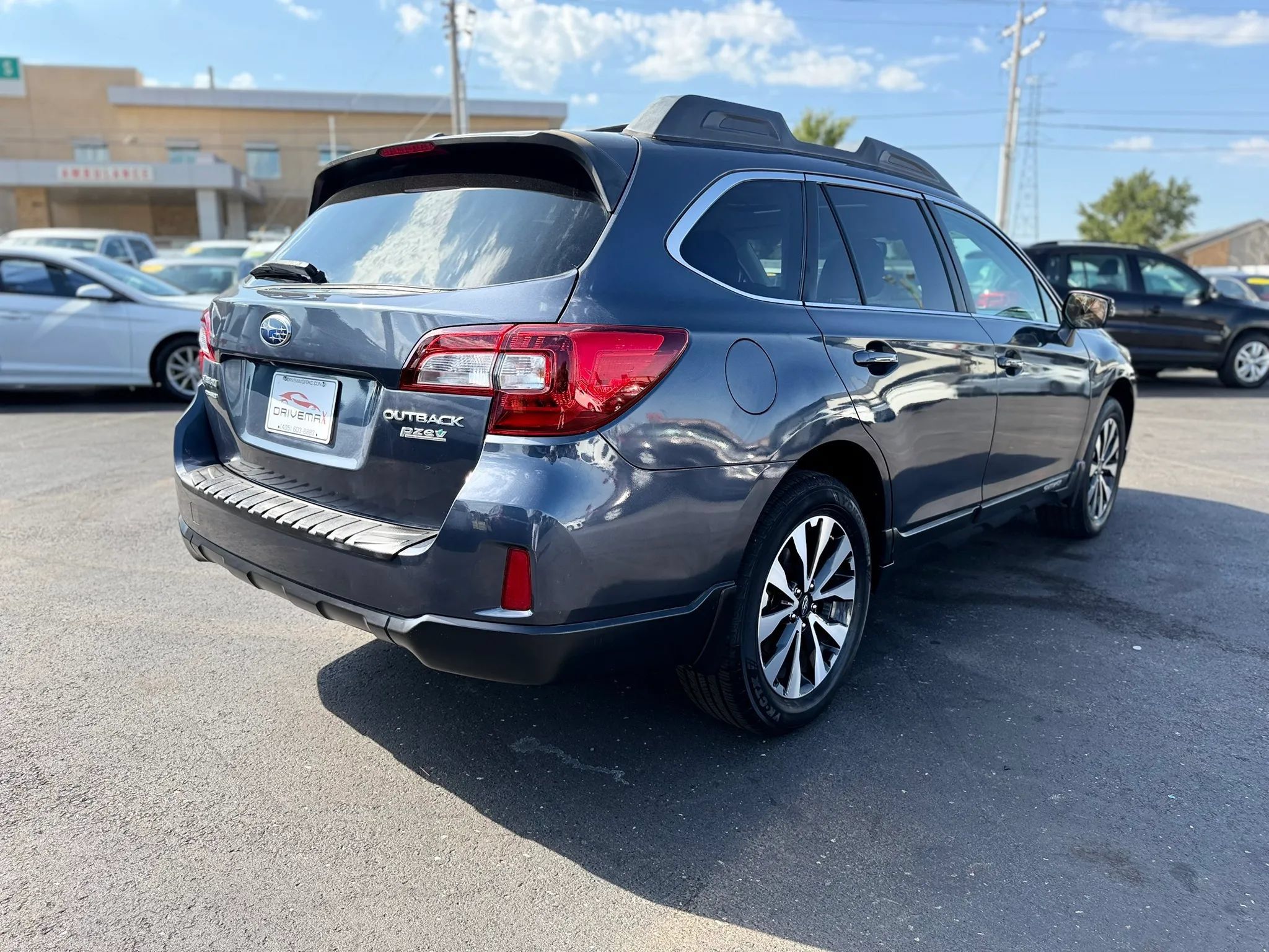 Used 2015 Subaru Outback 2.5i Limited AWD/4WD image 3