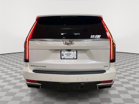 Used 2022 Cadillac Escalade Premium Luxury image 5