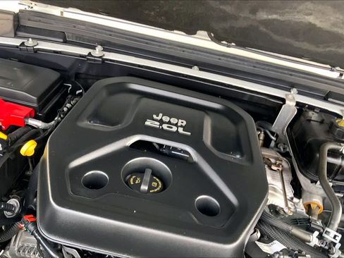 Used 2022 Jeep Wrangler Unlimited Sahara w/ LED Lighting Group AWD/4WD image 29