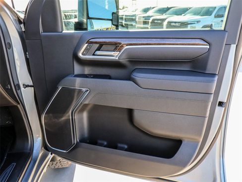 New 2026 GMC Sierra 2500 SLE w/ Preferred Package image 16