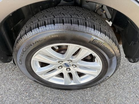 Used 2018 Ford Explorer XLT AWD/4WD image 10