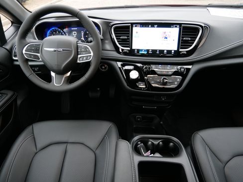 New 2026 Chrysler Pacifica Select image 10