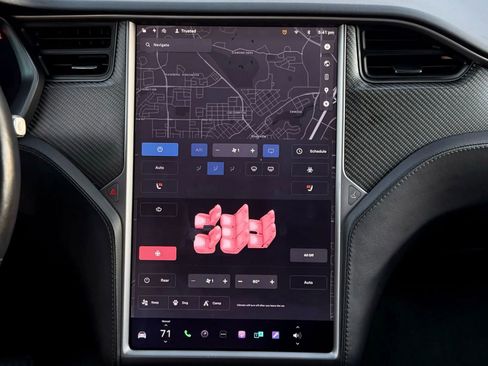 Used 2018 Tesla Model X 75D image 17