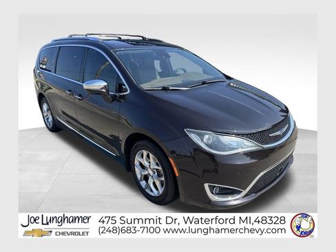 Used 2018 Chrysler Pacifica Limited FWD image 1