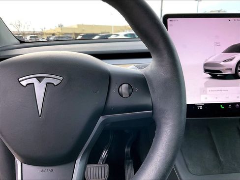 Used 2024 Tesla Model Y Long Range AWD/4WD image 12
